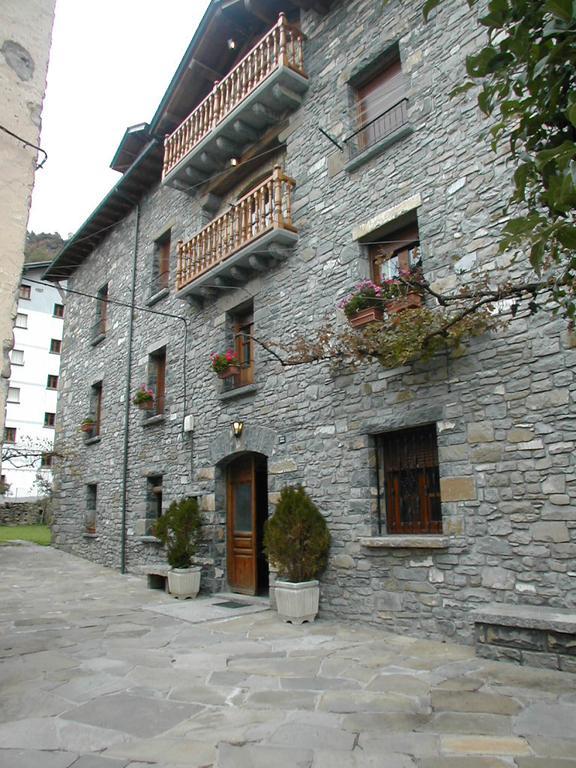 Apartamentos Casa Buisan Broto Exteriör bild